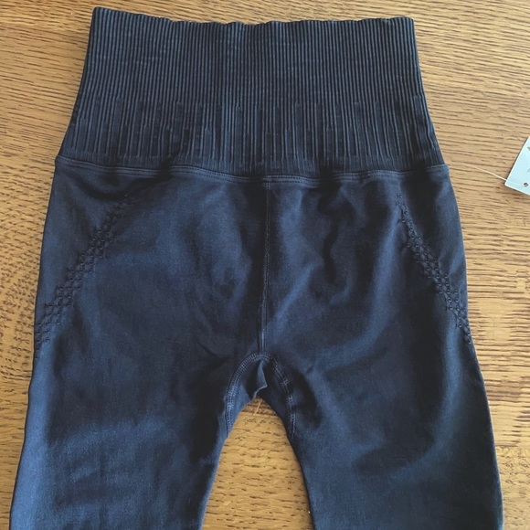 Free People Movement Good Karma/Shanti capris - Picture 12 of 15